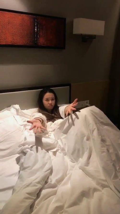 床上 视频,视频捕捉生活美好时光